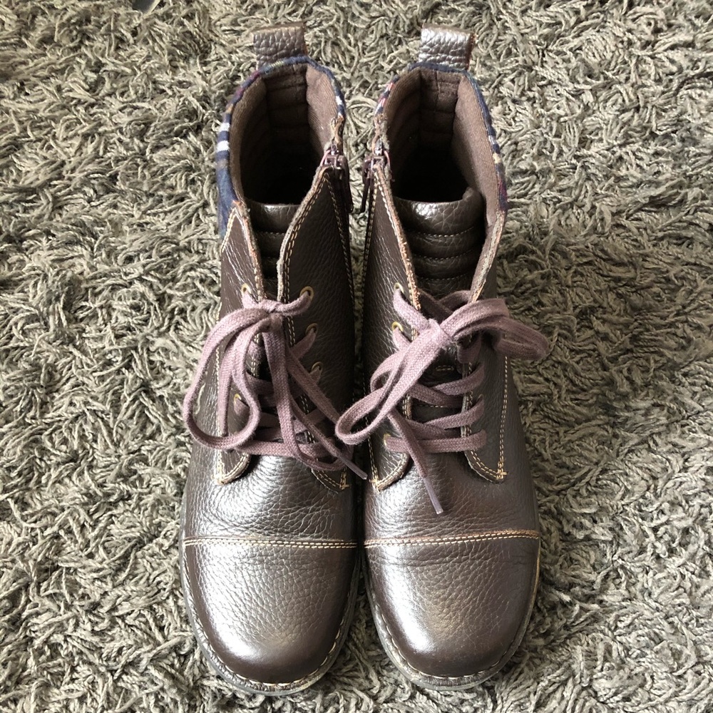 Clark’s Brown leather side zip booties